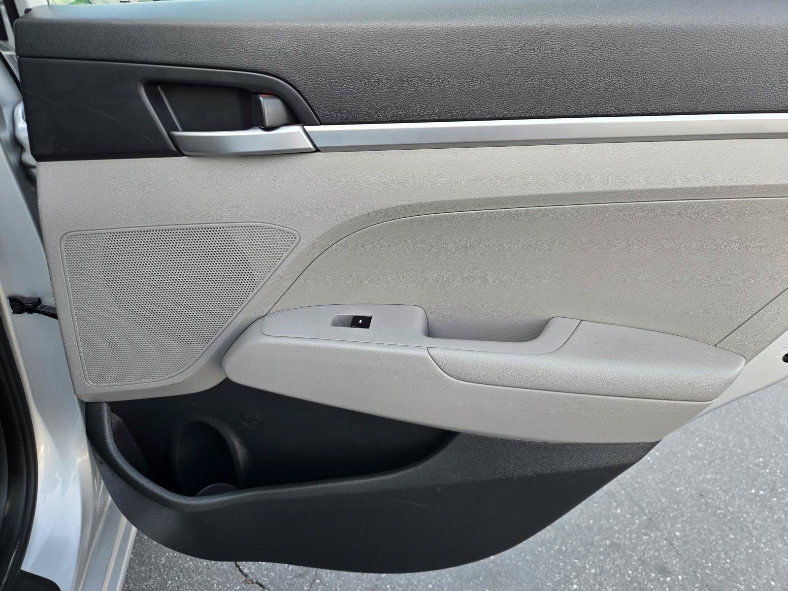 Used 2019 Hyundai Elantra SE FWD image 27