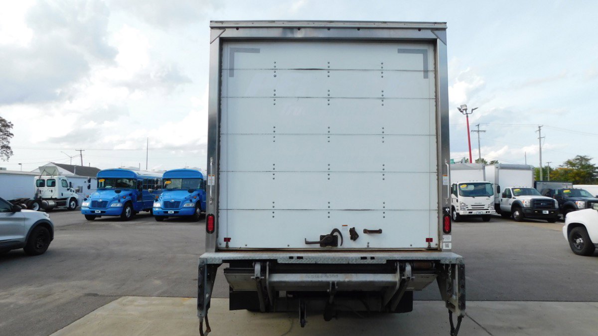 Used 2020 Isuzu NPR image 3