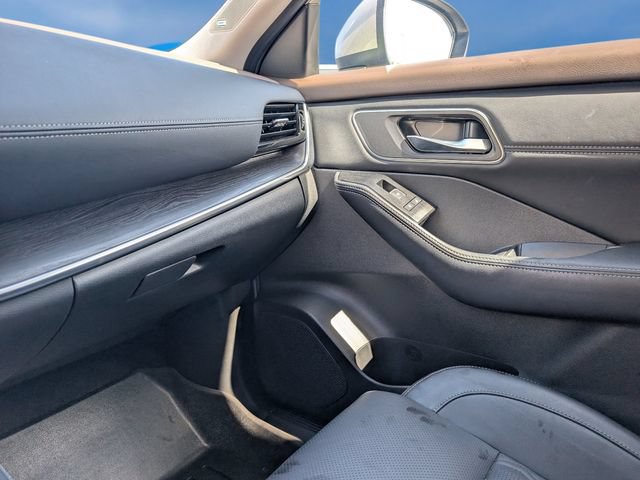 Used 2023 Nissan Rogue Platinum w/ Platinum Premium Package FWD image 29