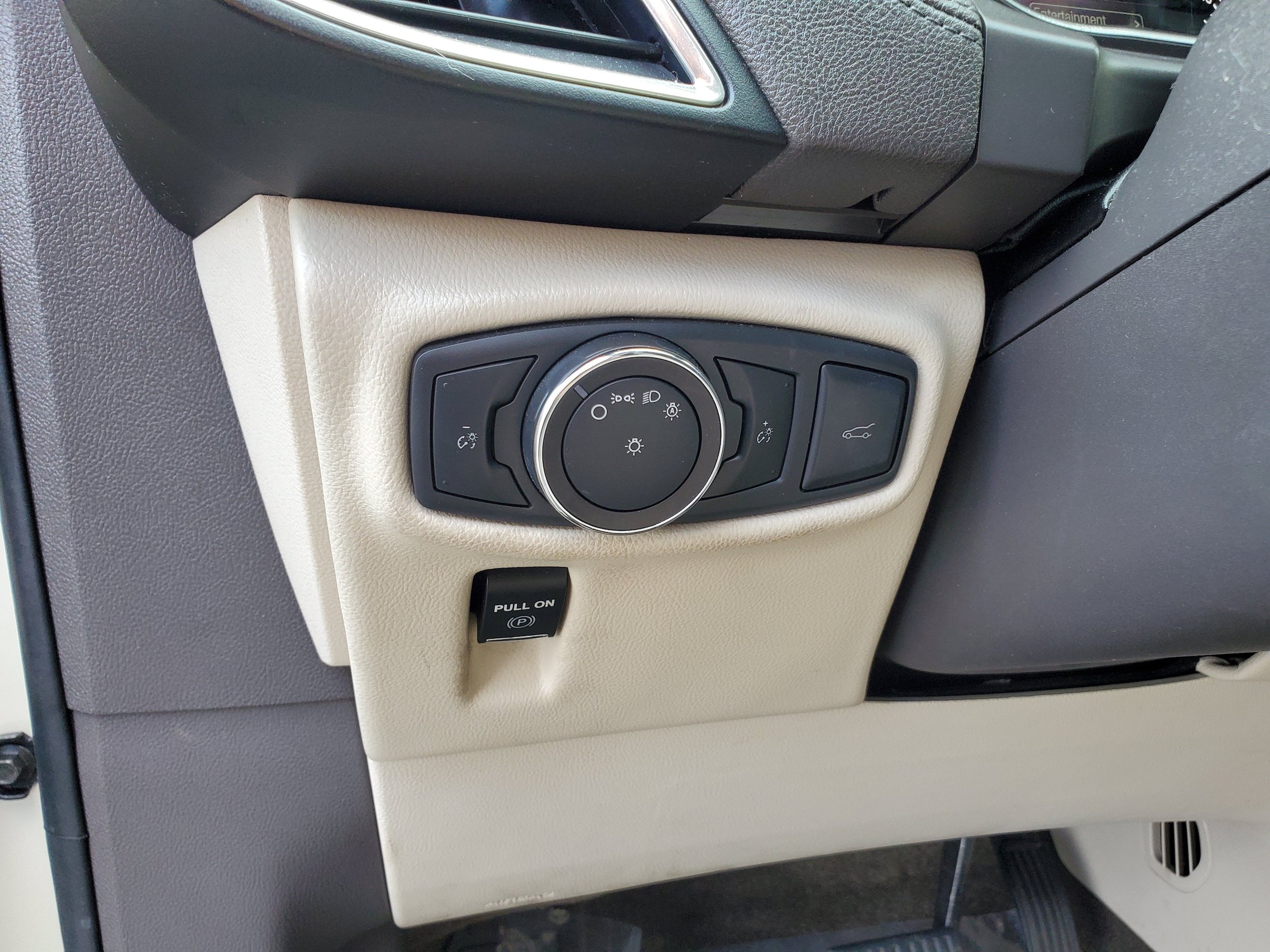 Used 2016 Lincoln MKX Reserve w/ Technology Package FWD image 15