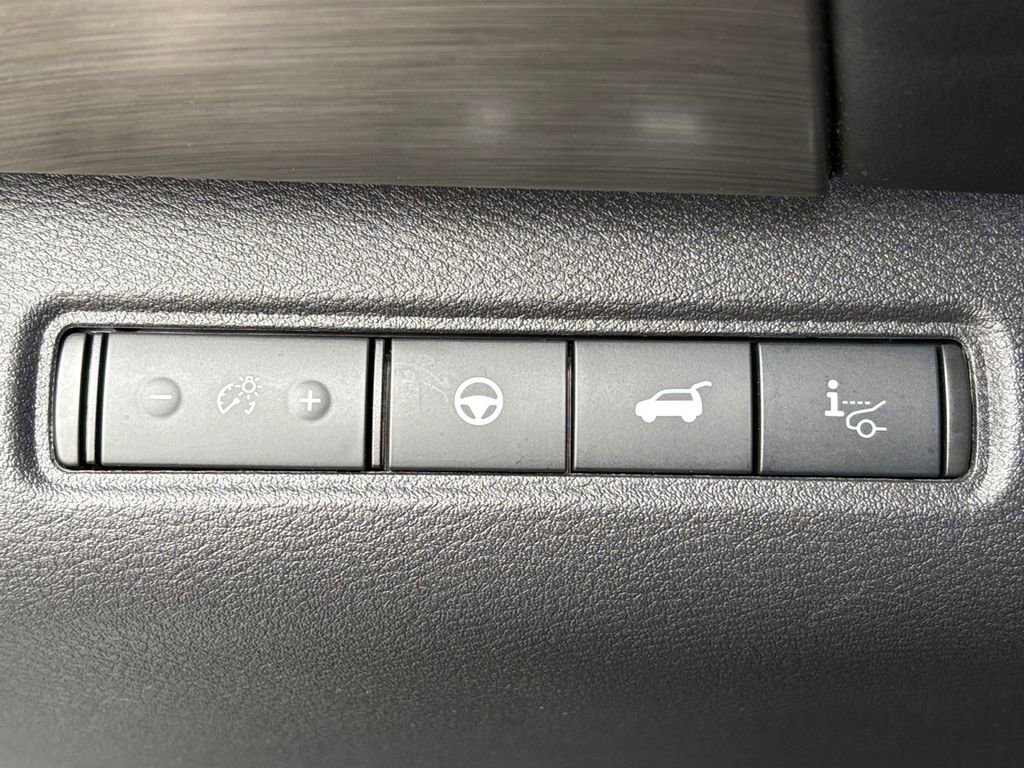 Used 2025 Nissan Pathfinder Platinum FWD image 6