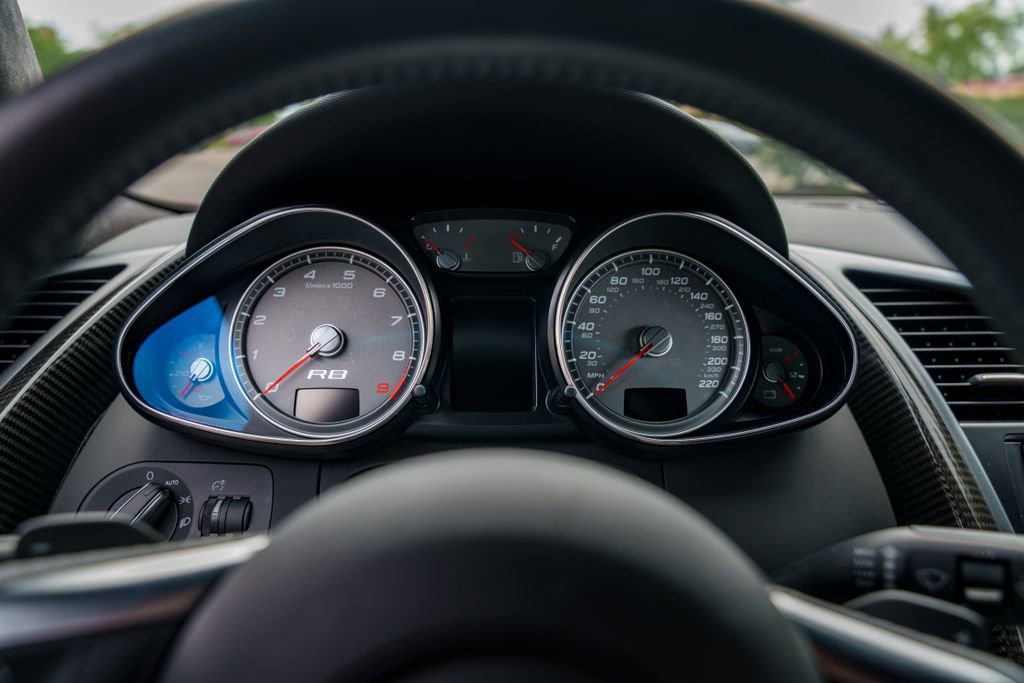 Used 2010 Audi R8 V8 image 18