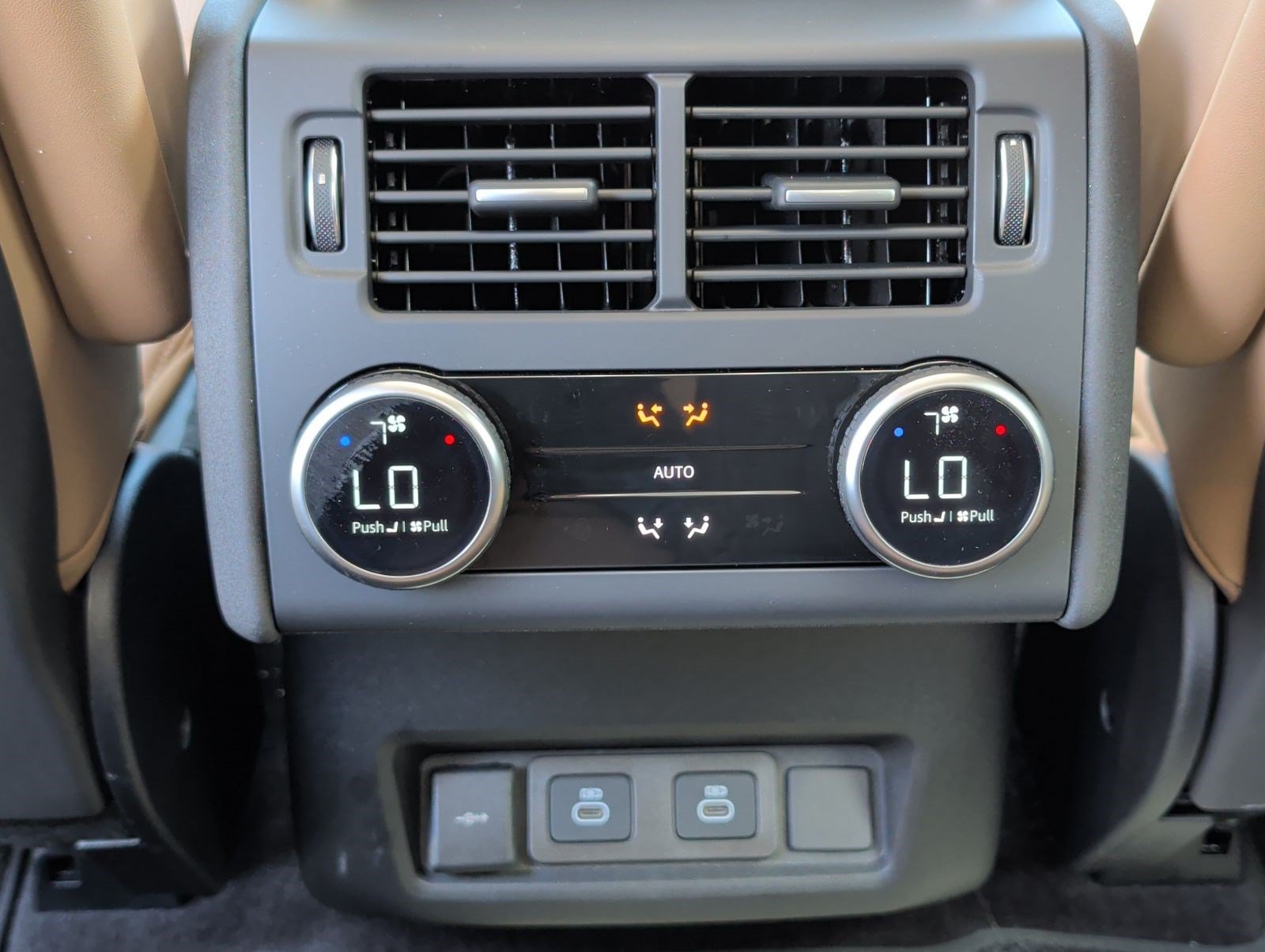 Used 2025 Land Rover Discovery Metropolitan Edition AWD/4WD image 26