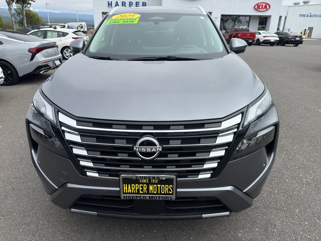 Used 2025 Nissan Rogue SL w/ Tech Package AWD/4WD image 9