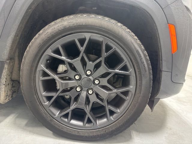 Used 2025 Jeep Grand Cherokee Summit image 4