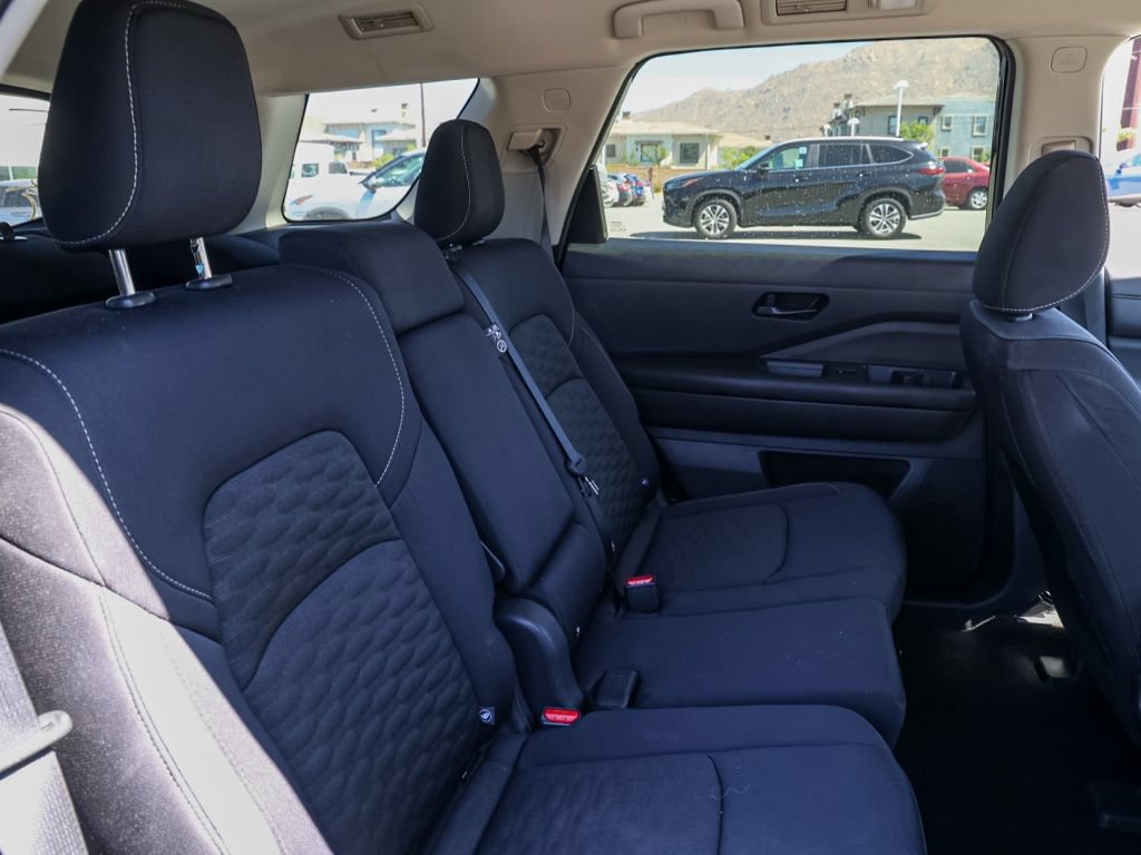 Used 2024 Nissan Pathfinder SV FWD image 18
