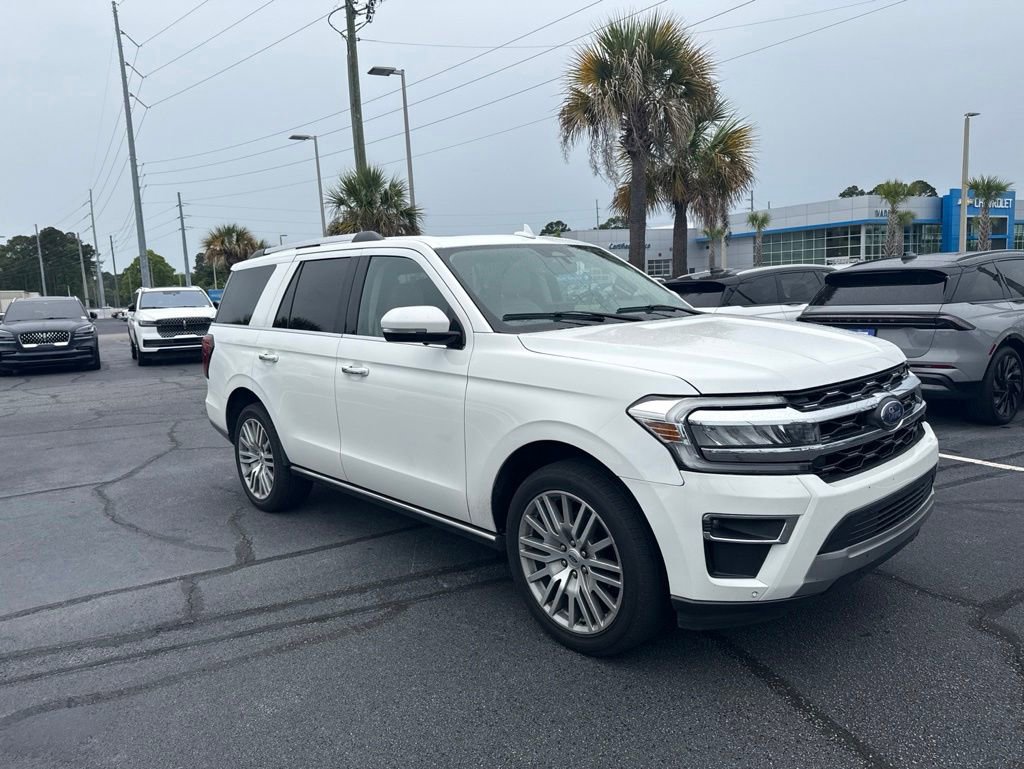 Used 2022 Ford Expedition Limited RWD image 1