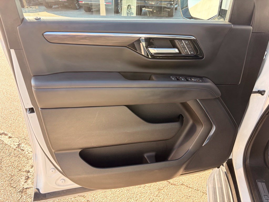 Used 2025 Chevrolet Tahoe LT AWD/4WD image 9