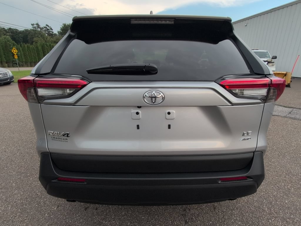 Used 2024 Toyota RAV4 LE AWD/4WD image 6