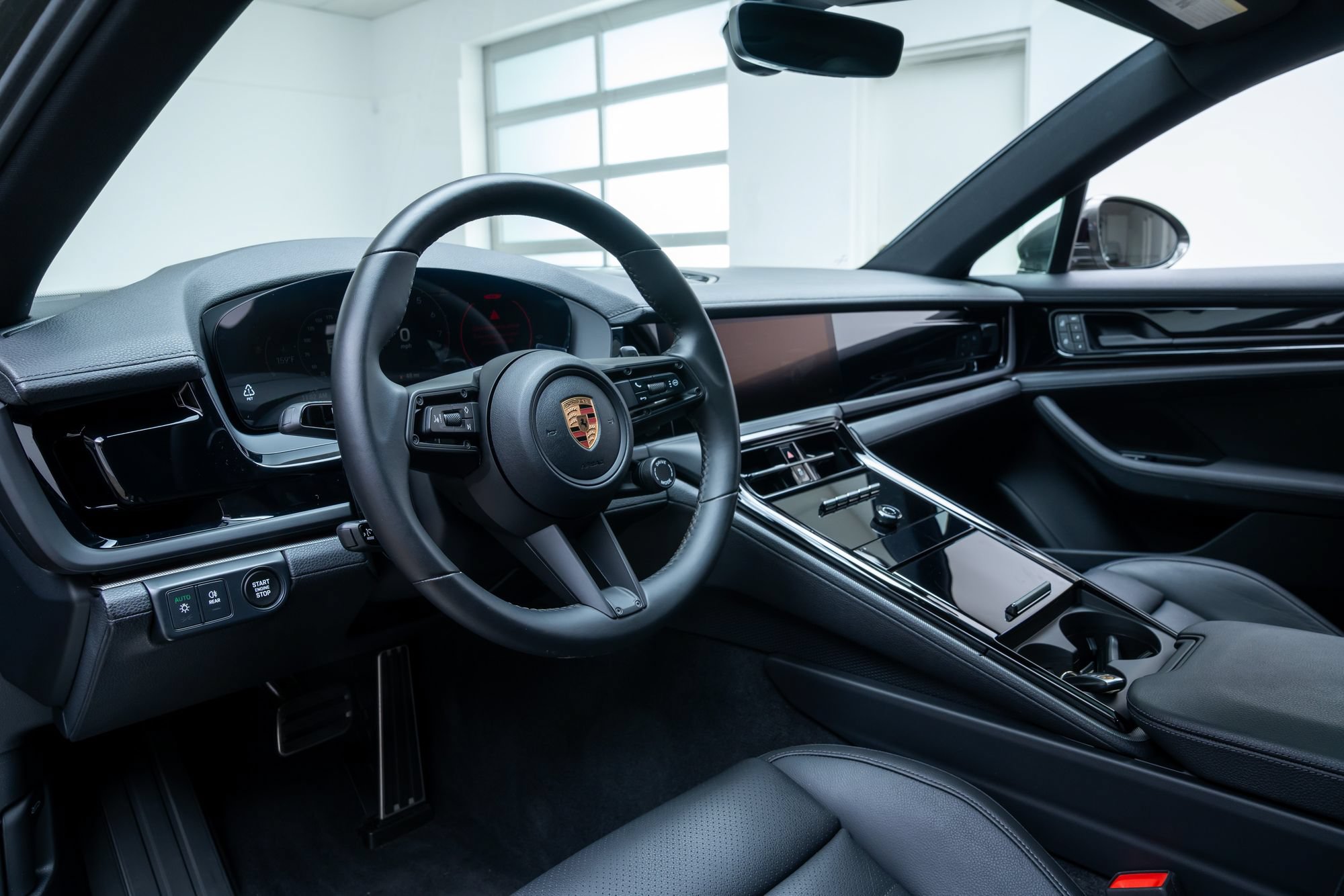 Used 2024 Porsche Panamera RWD image 23