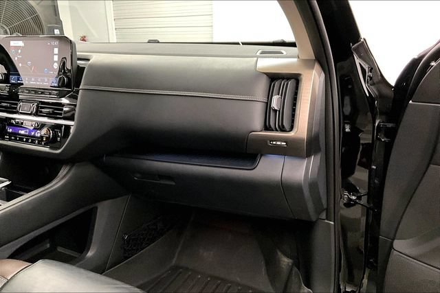 Used 2023 Nissan Pathfinder Platinum w/ Cargo Package AWD/4WD image 19