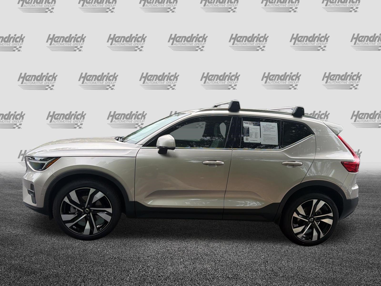 Certified 2023 Volvo XC40 B5 Plus w/ Driver Assist Package AWD/4WD image 7