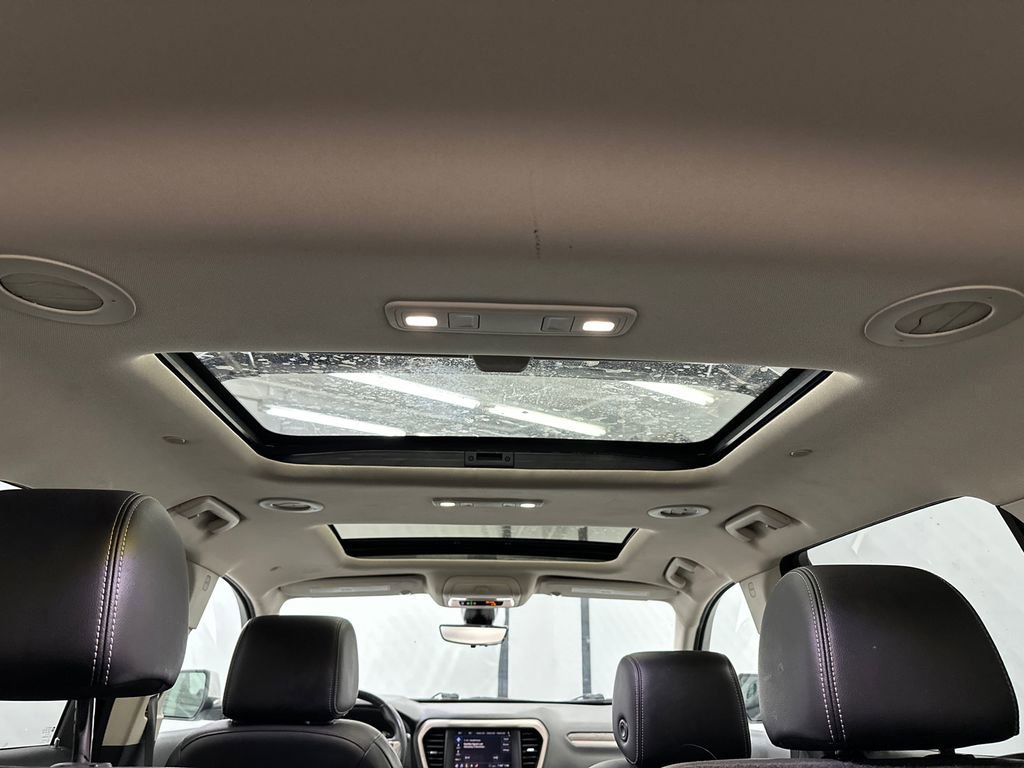 Used 2020 GMC Acadia Denali w/ Technology Package FWD image 23