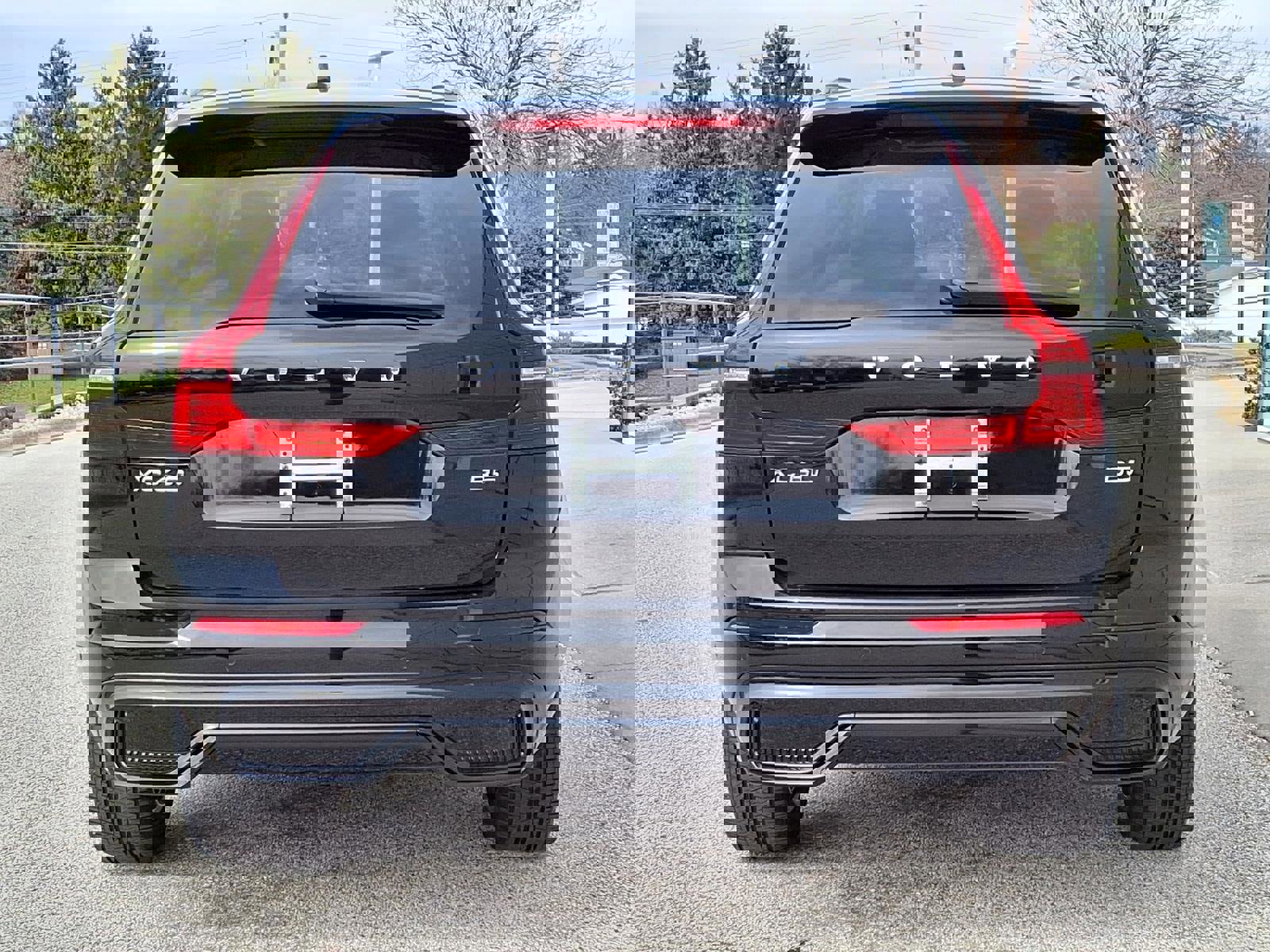 Certified 2023 Volvo XC60 B5 Plus image 4