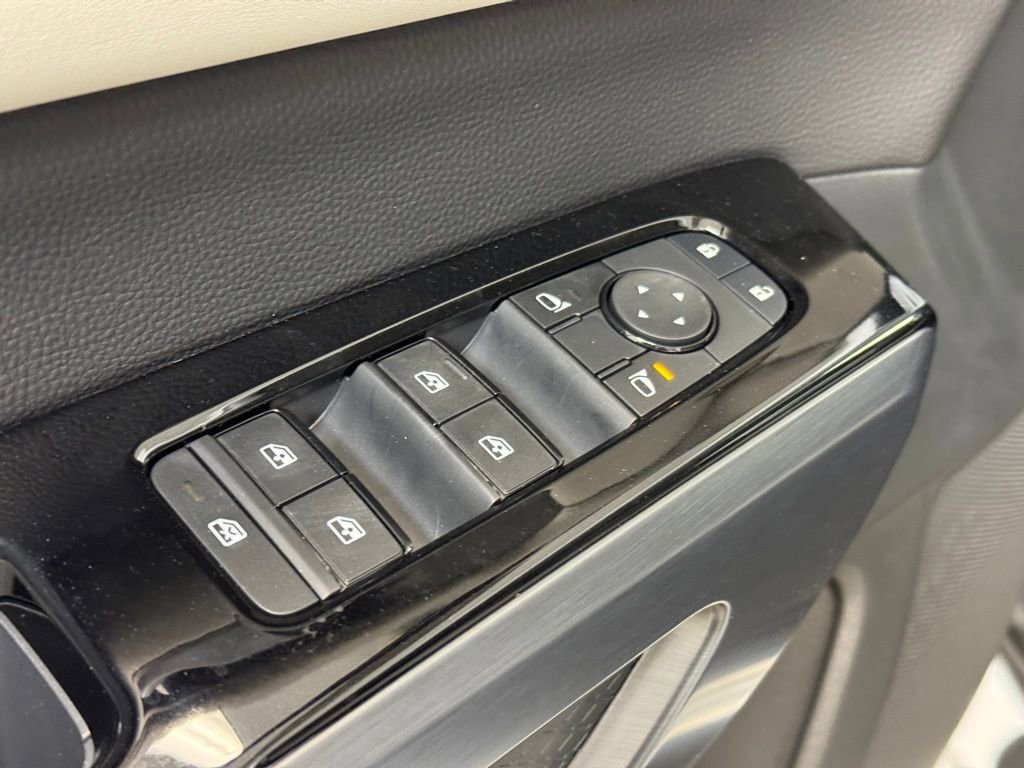 New 2026 Nissan Pathfinder SL image 9