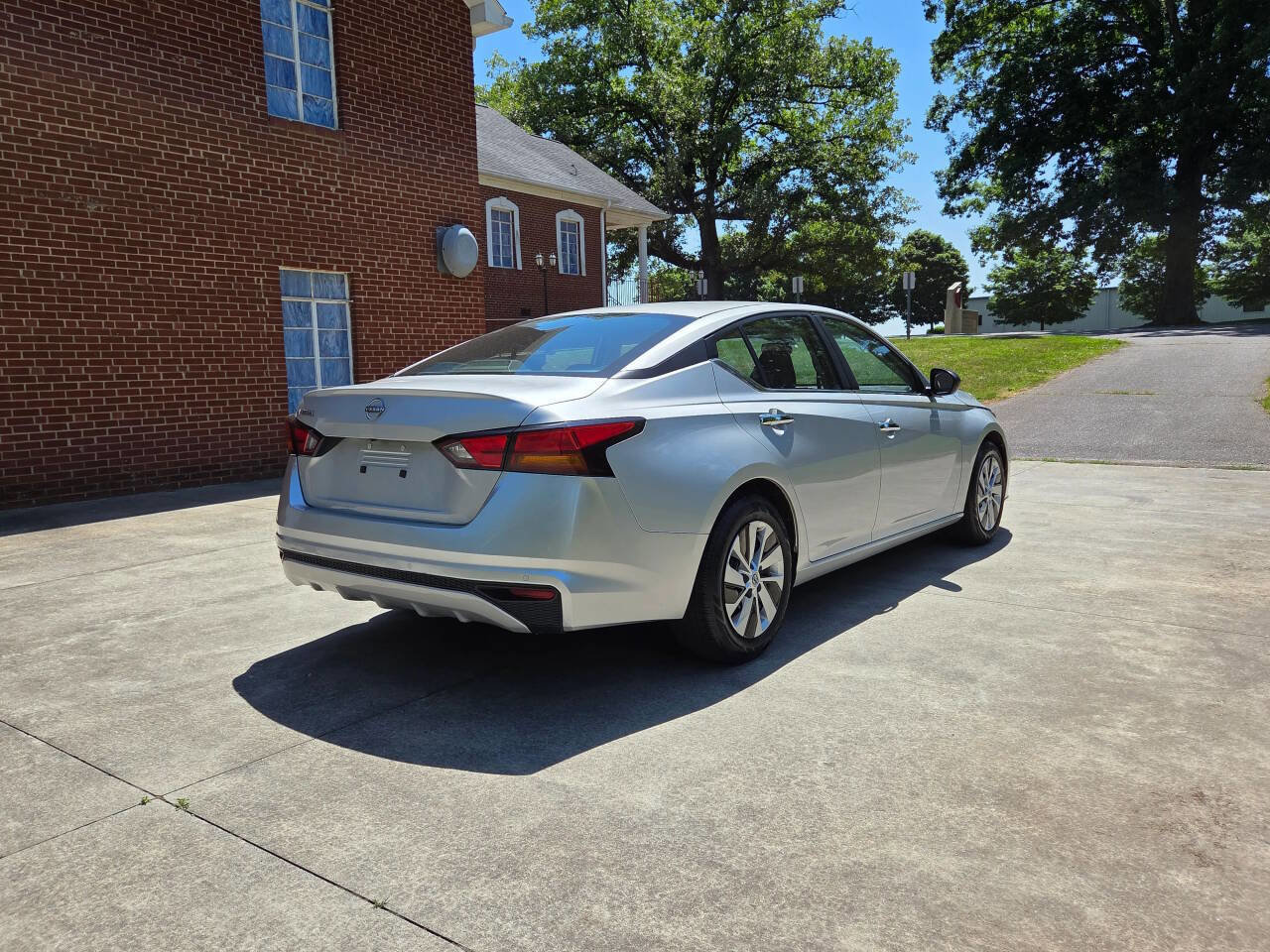Used 2024 Nissan Altima 2.5 S FWD image 5