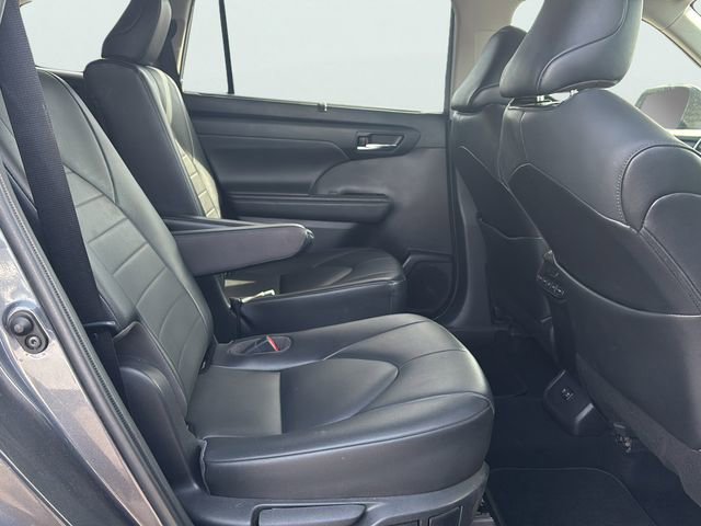 Used 2021 Toyota Highlander XLE AWD/4WD image 13