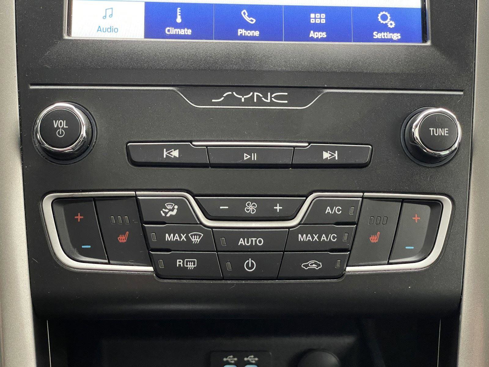 Used 2019 Ford Fusion SEL FWD image 23