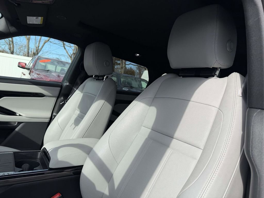 Used 2026 Land Rover Range Rover Evoque S image 13