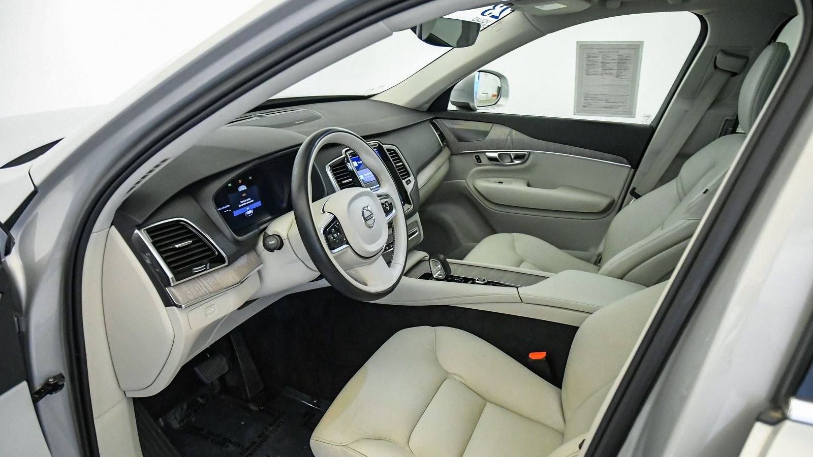 Used 2023 Volvo XC90 B6 Plus w/ Protection Package Premier image 17