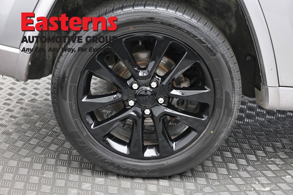 Used 2017 Jeep Grand Cherokee Altitude AWD/4WD image 30