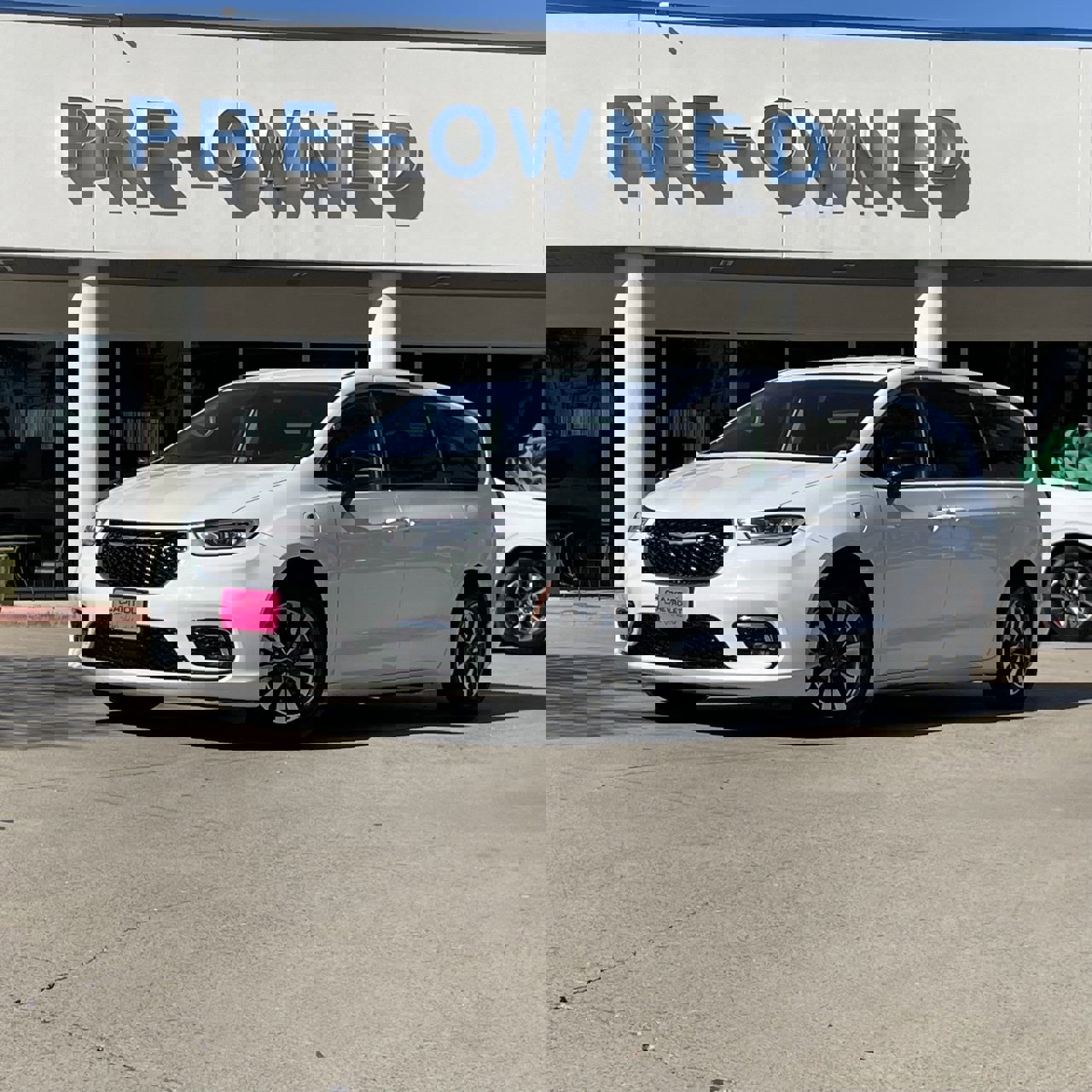 Used 2024 Chrysler Pacifica Select