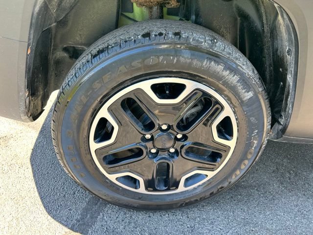 Used 2017 Jeep Renegade Trailhawk w/ Premium Trailhawk Package AWD/4WD image 47