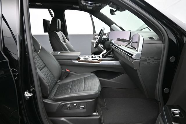 Certified 2026 Cadillac Escalade Platinum Sport w/ LPO, ONYX Package AWD/4WD image 20
