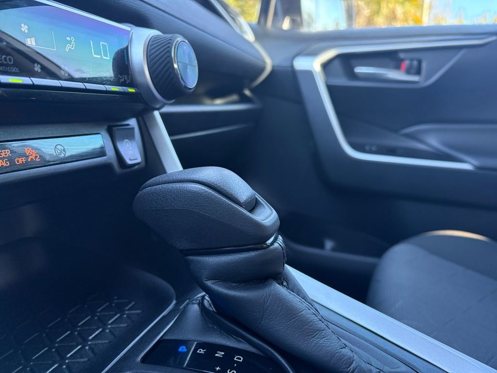 Used 2021 Toyota RAV4 XLE image 26