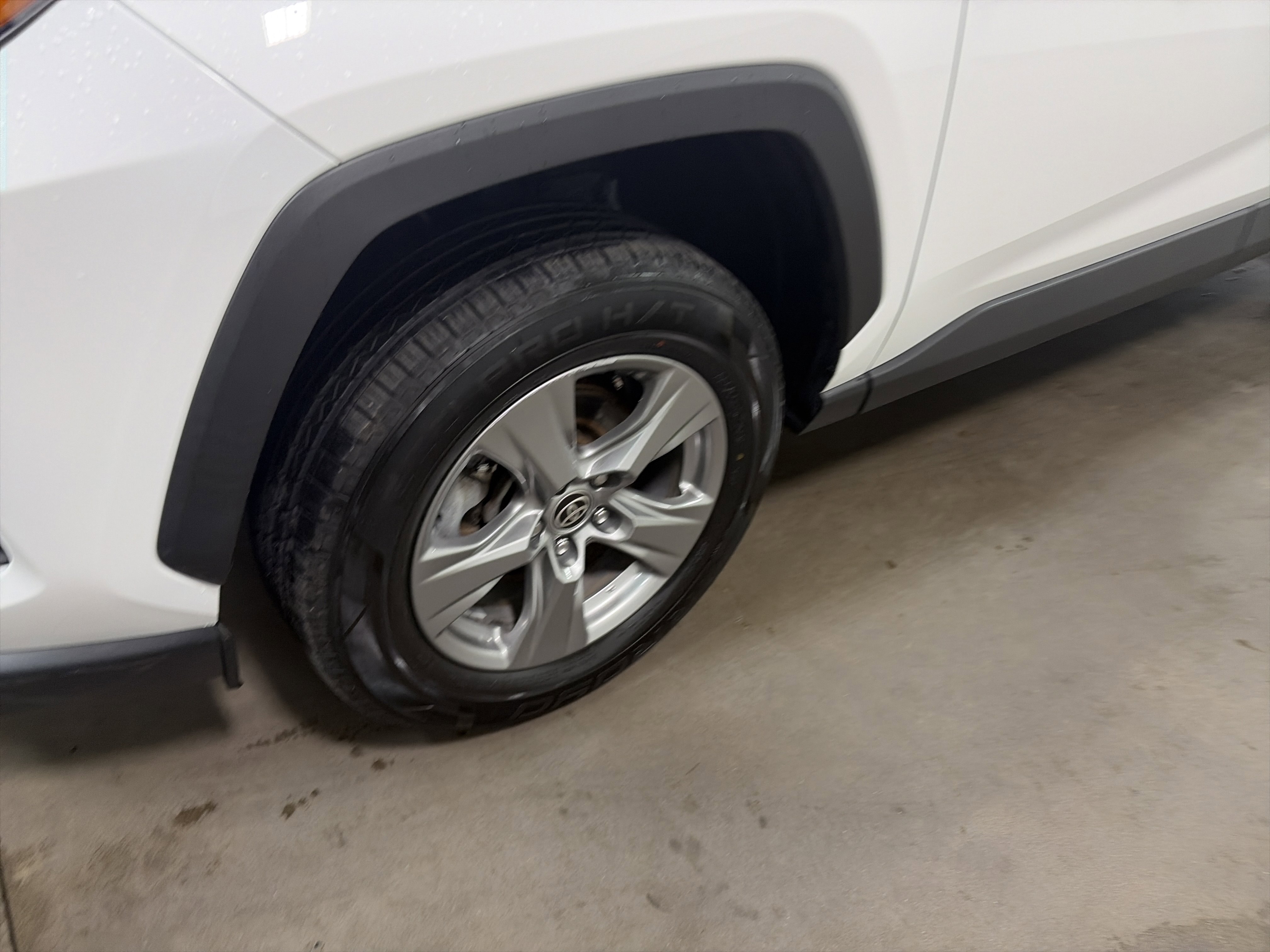 Used 2024 Toyota RAV4 XLE AWD/4WD image 9