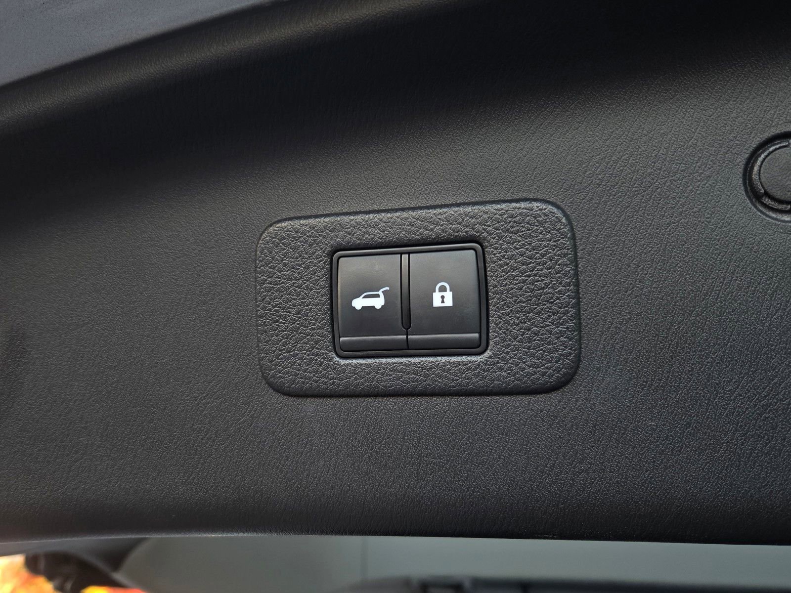 Used 2023 Nissan Armada SL w/ Captain's Chairs Package image 27