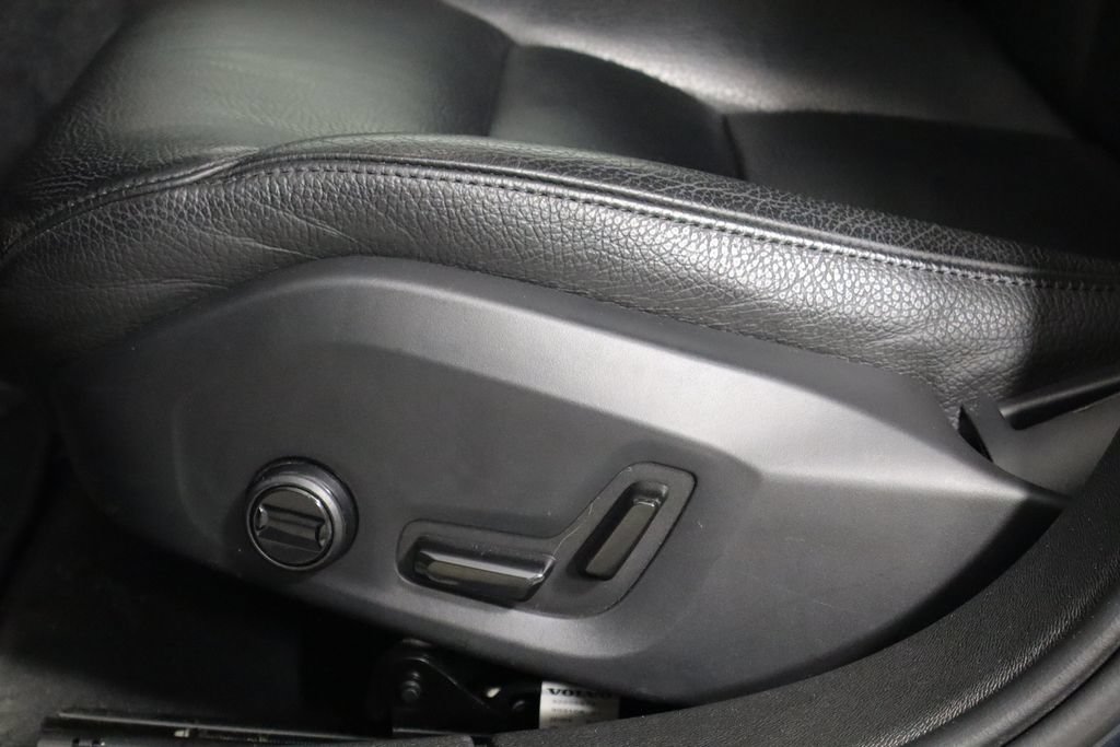 Used 2023 Volvo S60 T8 Plus AWD/4WD image 21
