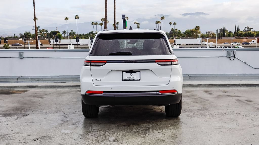New 2026 Jeep Grand Cherokee Limited w/ Limited Altitude Package AWD/4WD image 8