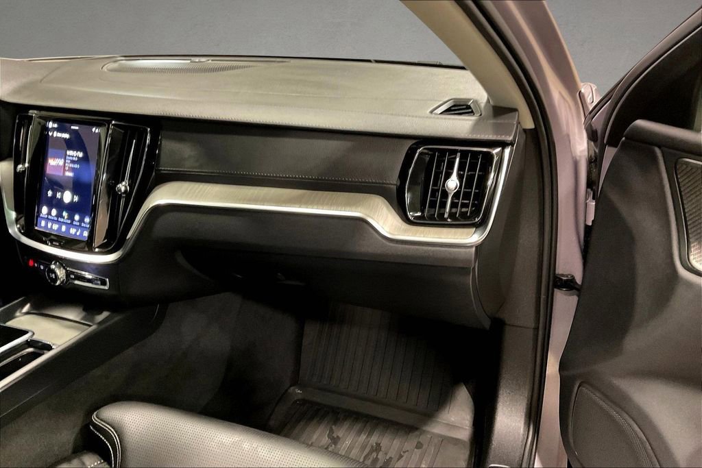 Used 2026 Volvo V60 B5 Cross Country Ultra w/ Climate Package image 26