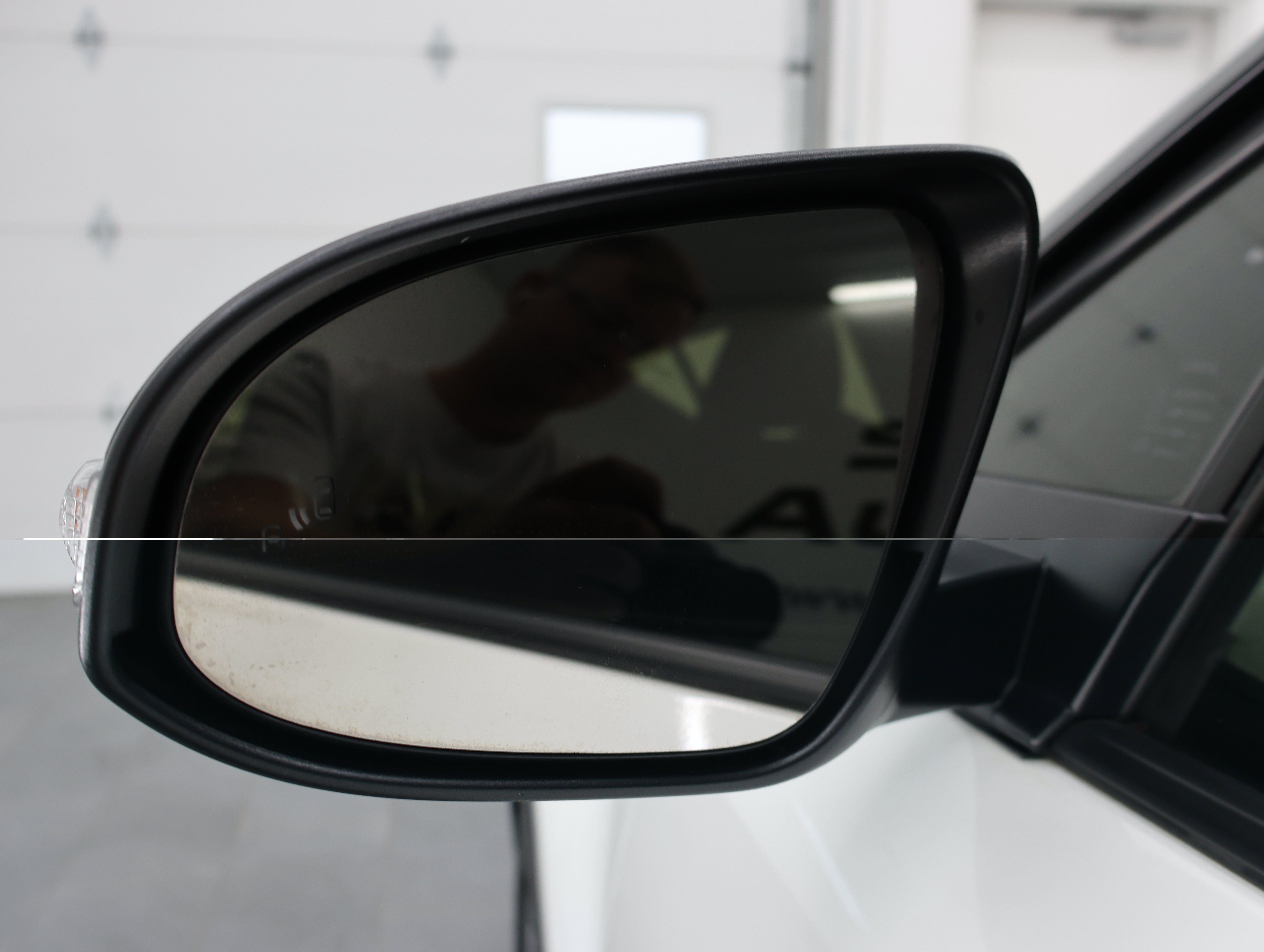 Used 2020 Toyota C-HR XLE FWD image 34