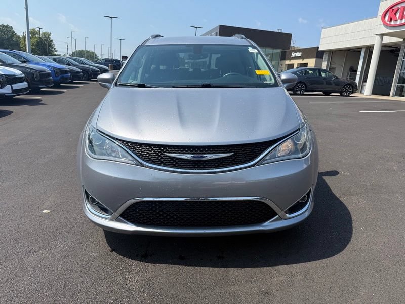 Used 2019 Chrysler Pacifica Touring-L Plus FWD image 2