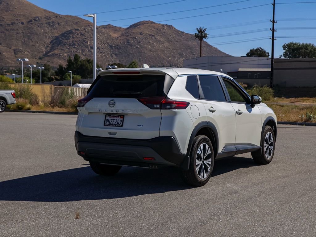 Used 2023 Nissan Rogue SV image 4