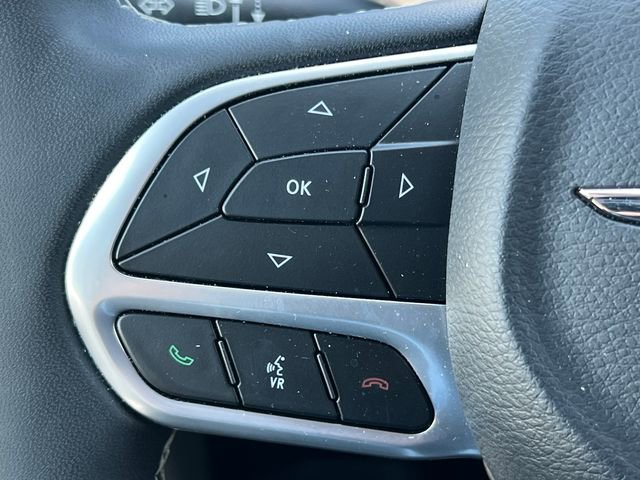 Used 2024 Chrysler Pacifica Touring-L FWD image 21