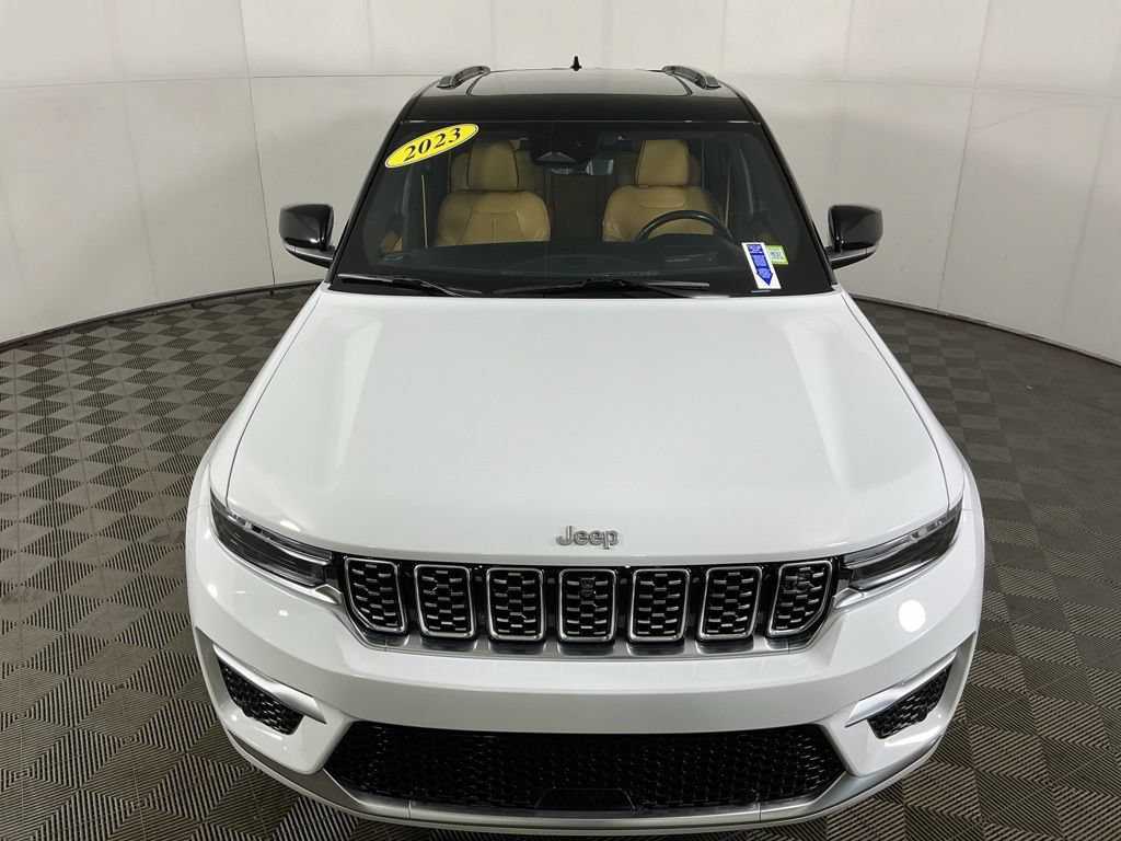 Used 2023 Jeep Grand Cherokee Summit AWD/4WD image 3