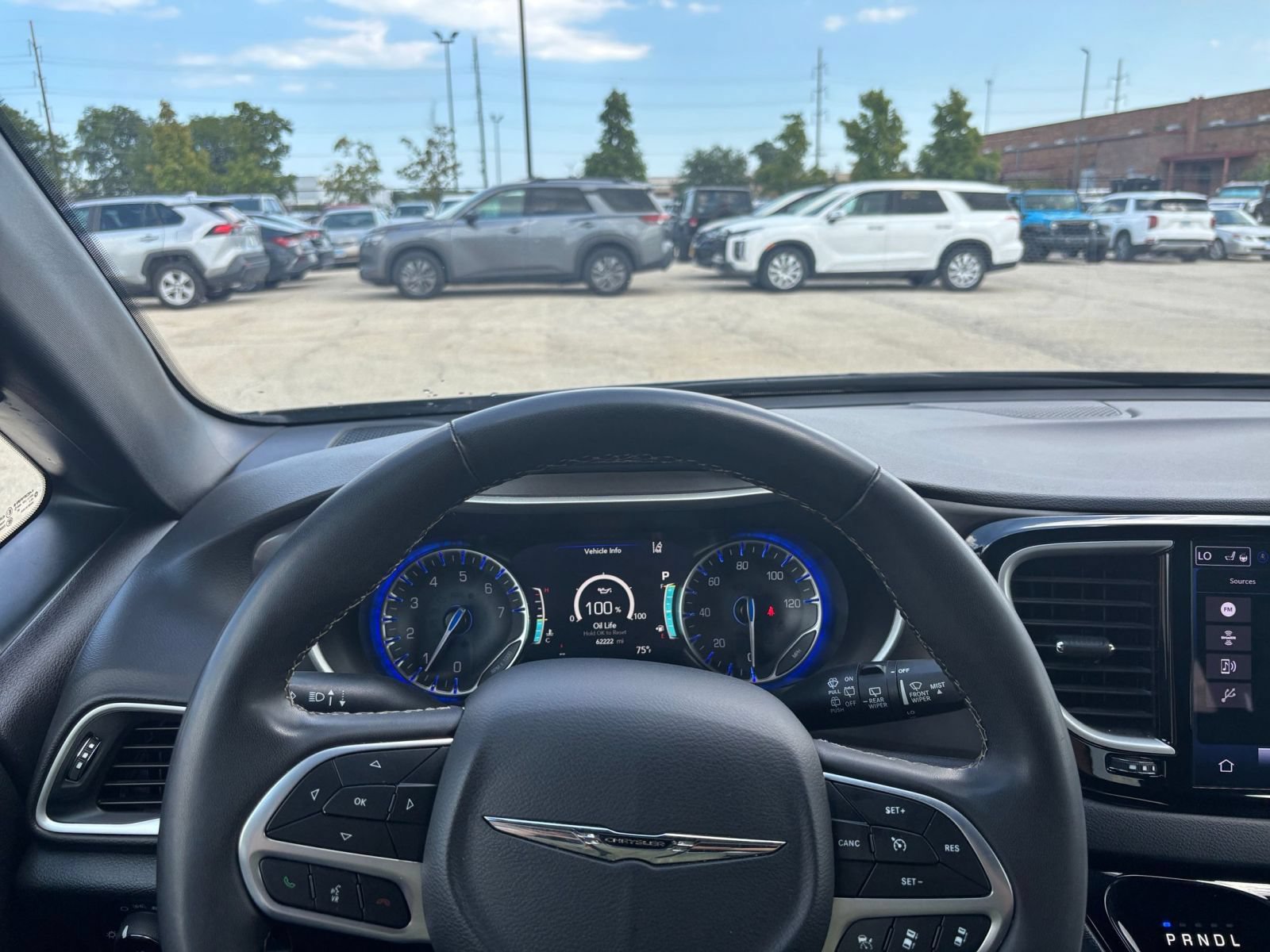 Used 2025 Chrysler Pacifica Select FWD image 36