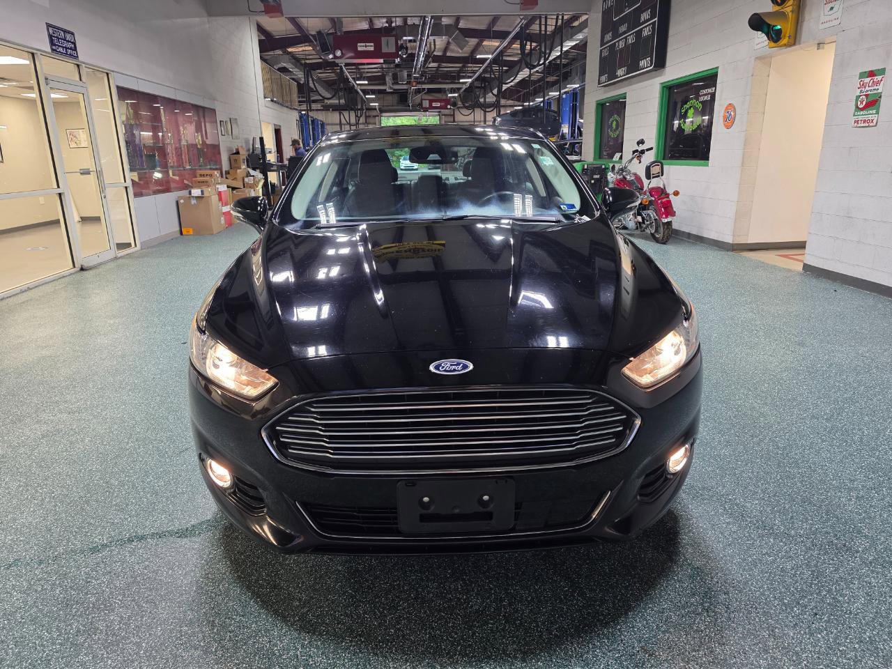 Used 2016 Ford Fusion Titanium AWD/4WD image 3
