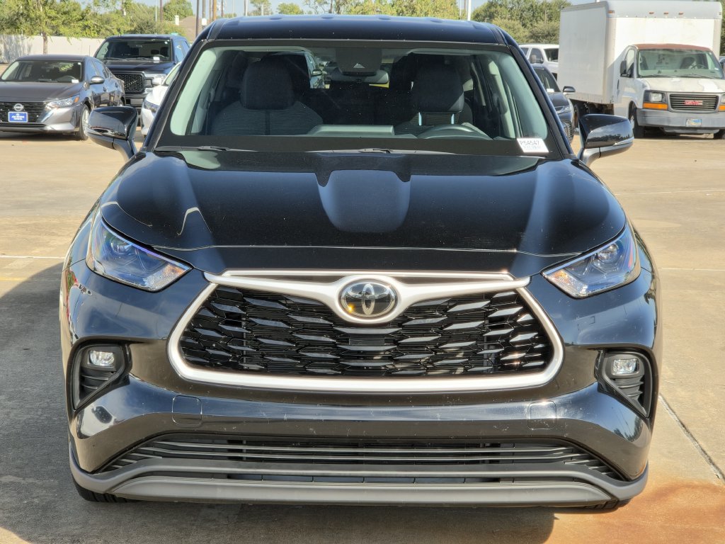 Used 2021 Nissan Kicks SR w/ Exterior Package FWD image 3