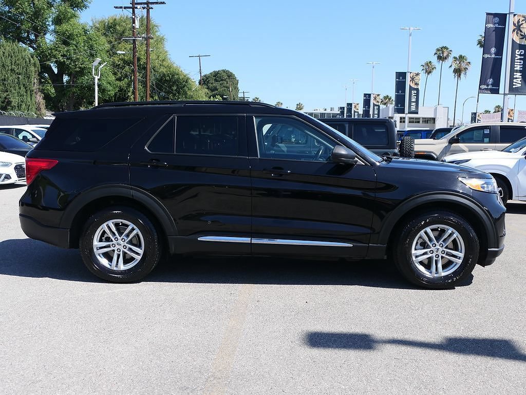 Used 2023 Ford Explorer XLT w/ Equipment Group 202A RWD image 2