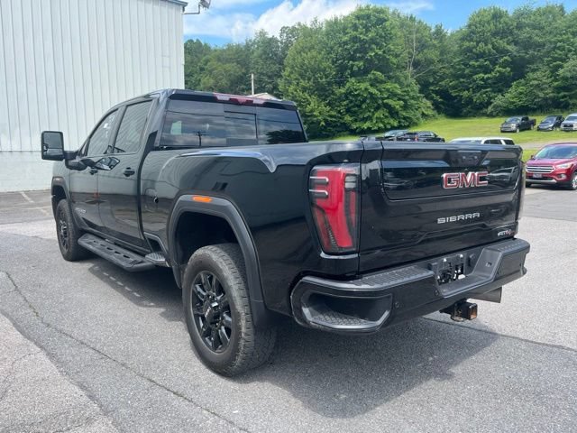 Used 2025 GMC Sierra 2500 AT4 w/ Technology Package AWD/4WD image 8