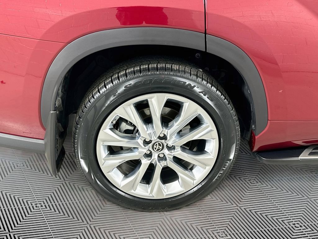 Used 2022 Toyota Highlander Limited AWD/4WD image 27