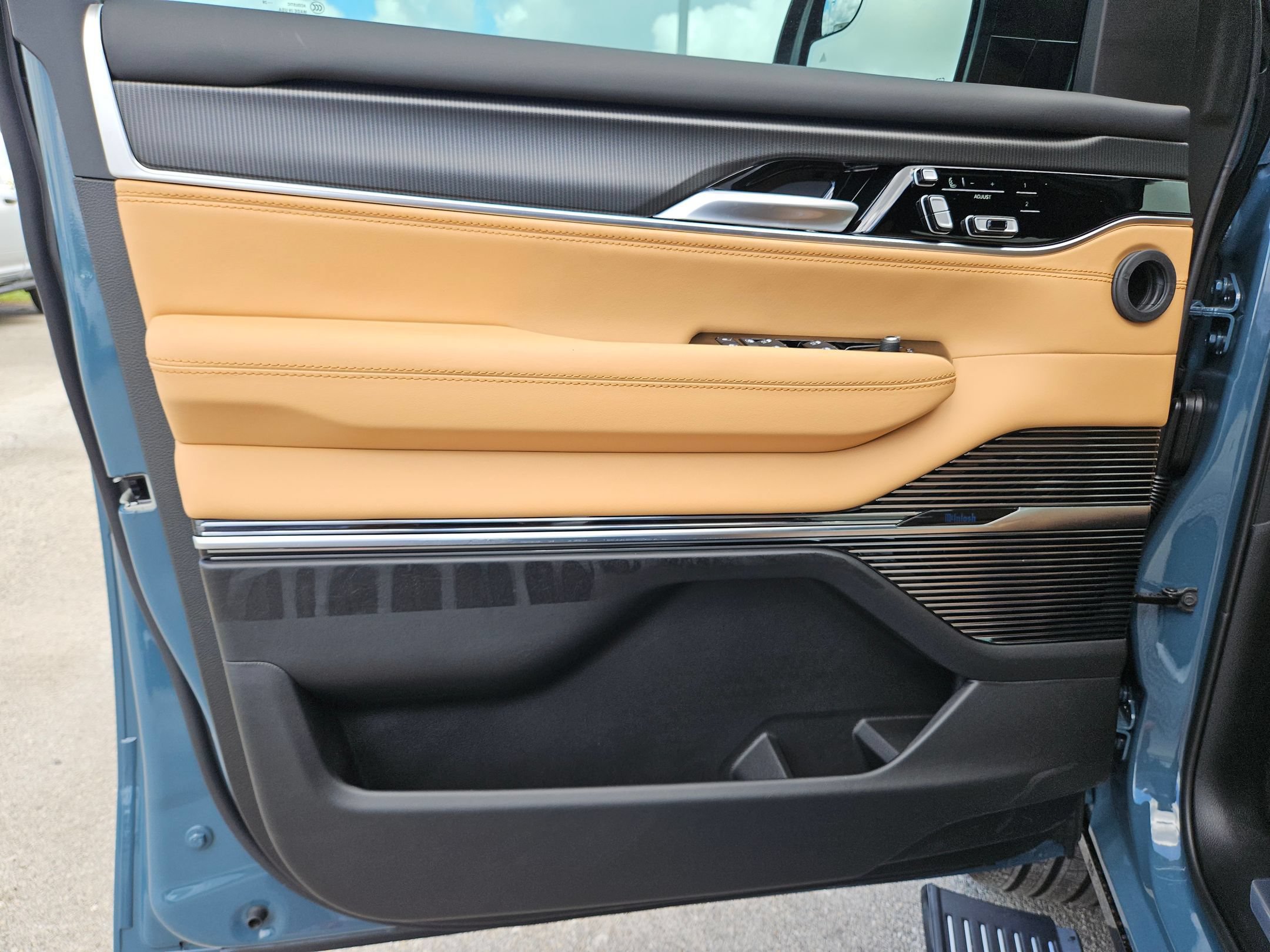New 2026 Jeep Grand Wagoneer Summit AWD/4WD image 11