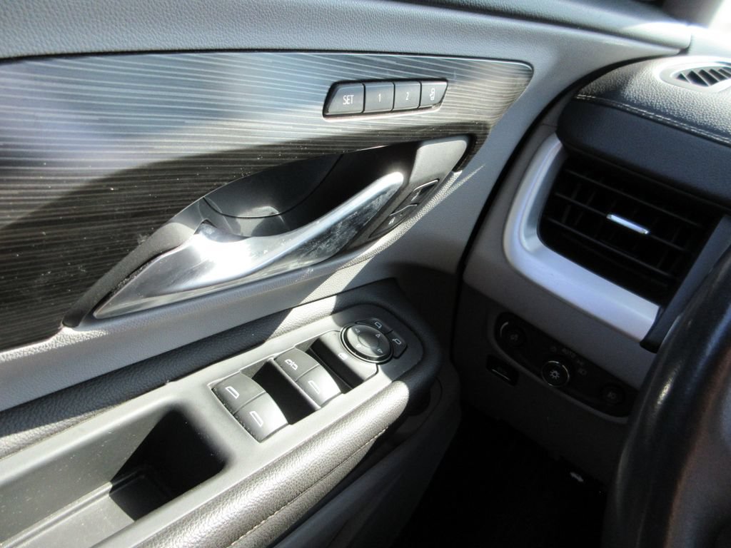Used 2022 GMC Terrain SLT FWD image 23