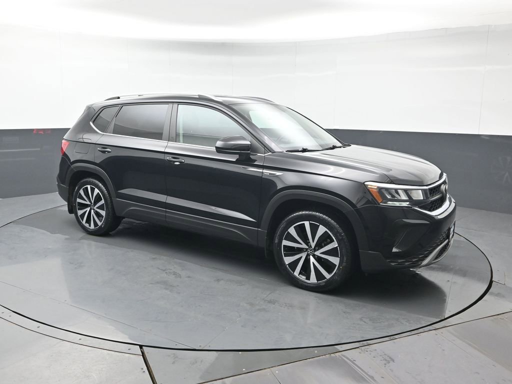 Used 2022 Volkswagen Taos SE w/ Panoramic Sunroof Package image 8