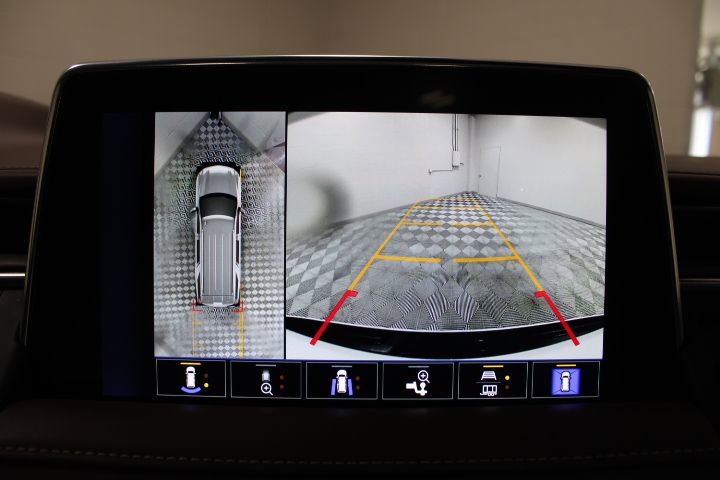 Used 2023 Chevrolet Suburban High Country image 5