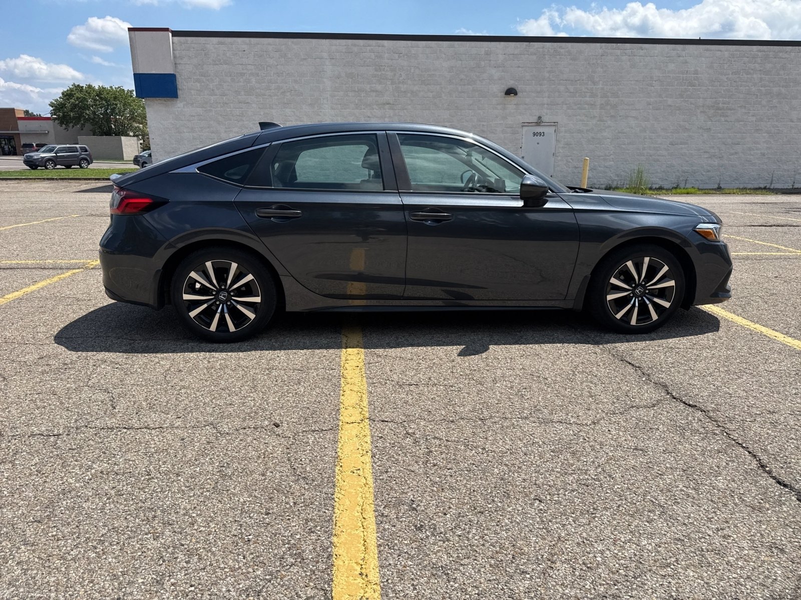 Used 2022 Honda Civic EX-L image 2